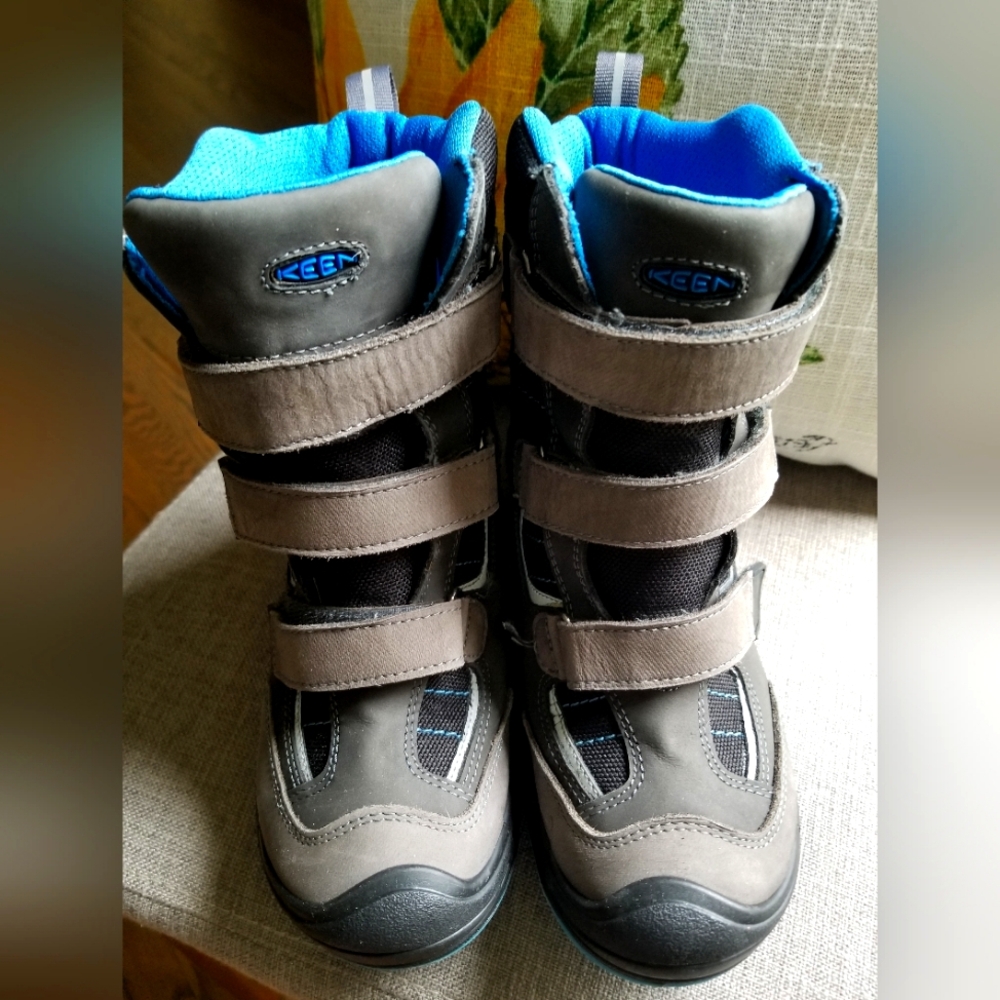 KEEN Big boy size 3 black, gray, and blue winter 3 strap velcro boots